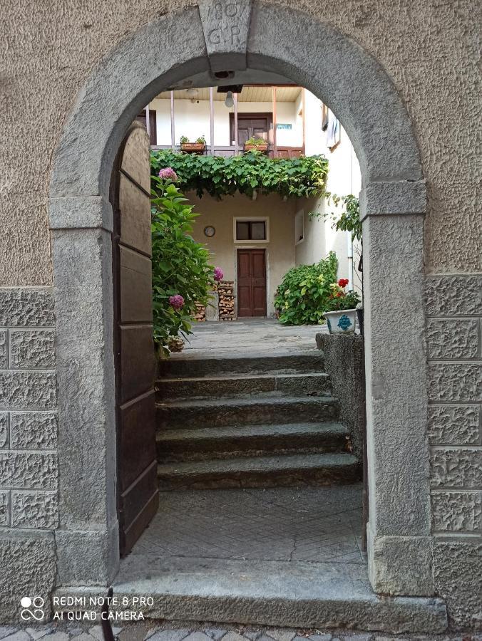 Casa Olmi Dependance Lägenhet Castiglione dʼIntelvi Exteriör bild